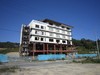 田老町観光ホテル（万里の長城と呼ばれた圧倒的な防潮堤が津波に破壊されて1.2階部分が抜けたホテル。）